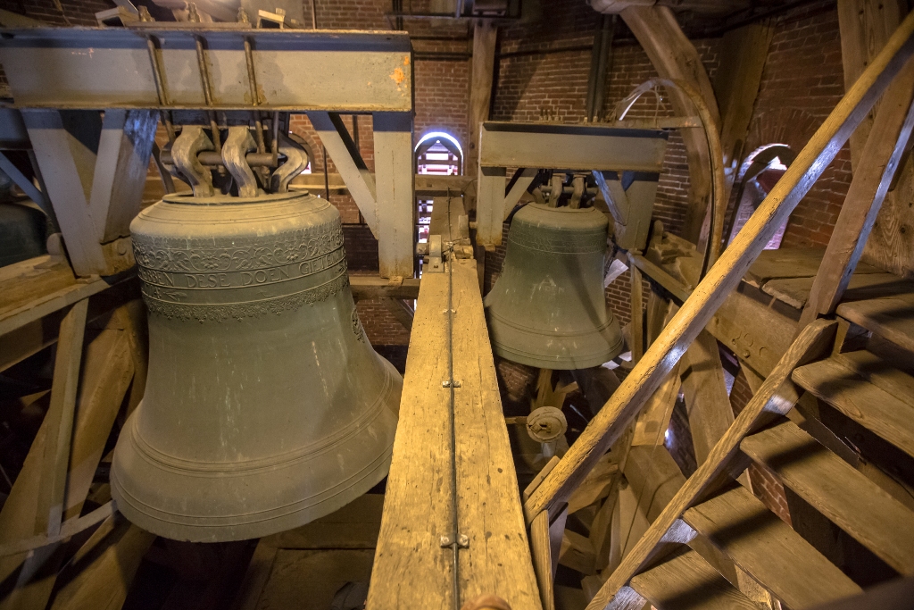 Църковни камбани